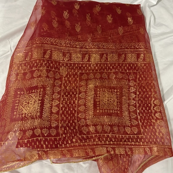 Kurta kameez red Duppatta off-white gold red silk type fabric. Size L. New - Picture 16 of 16